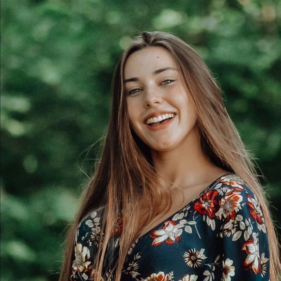 Meet your Posher, Ashlyn - Picture 1 of 1